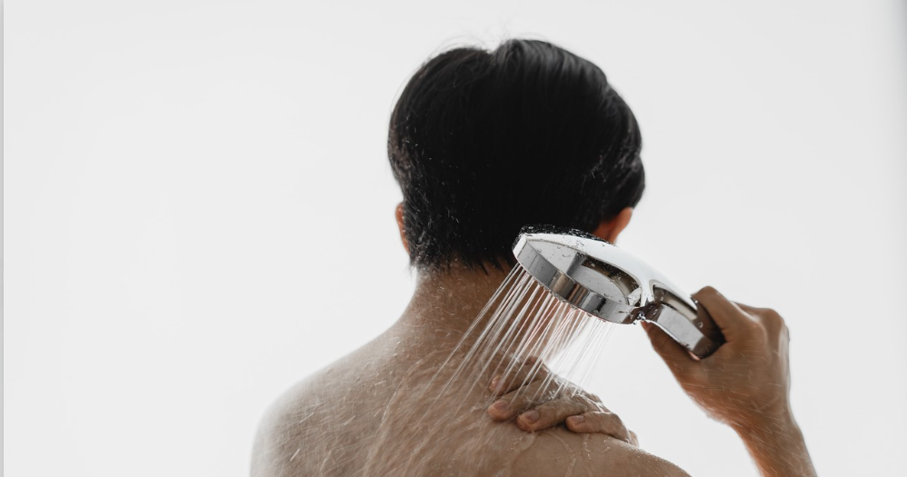 冷水洗浴治疗遗精